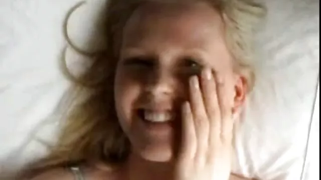 Hermosa madura rubia masturbándose en xxx 19 una webcam