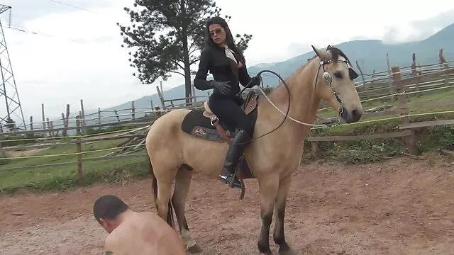 Déjame ver lo que nikki benz estás empacando allí JOI