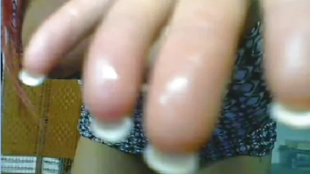 Muy bonita colegiala jugando con tabooxxx su coño