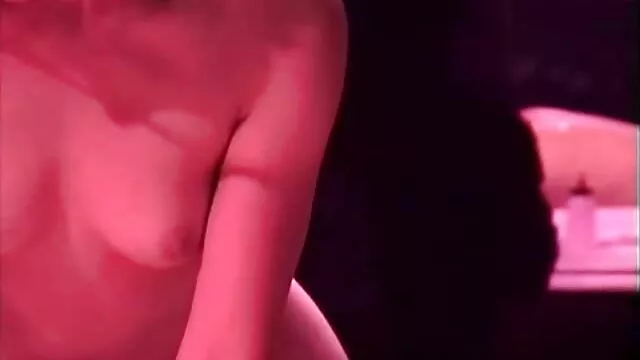La milf americana Sofie abre sus piernas de porno prima nailon